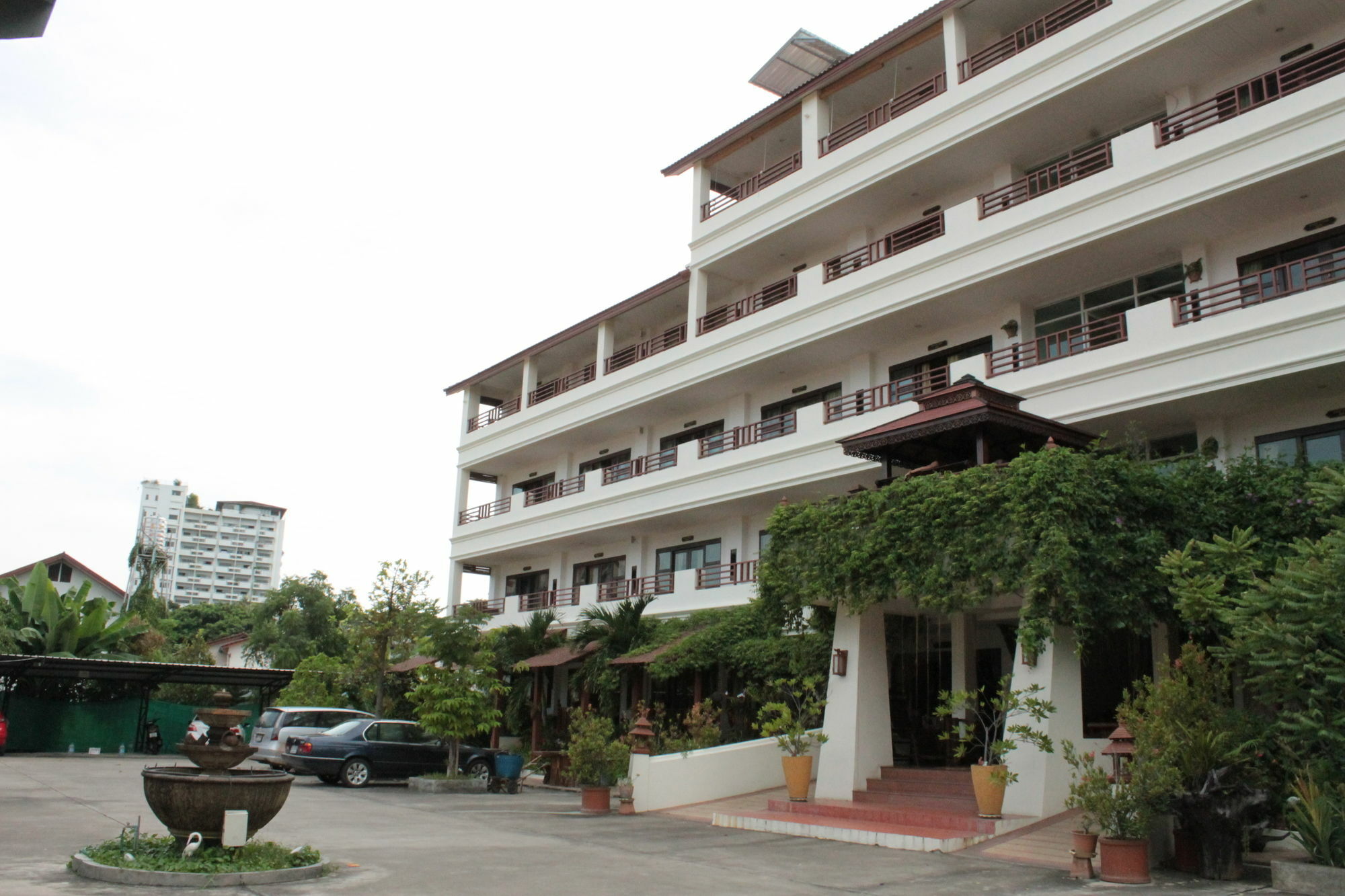 Flora House Hotel Chiang Mai Exterior photo